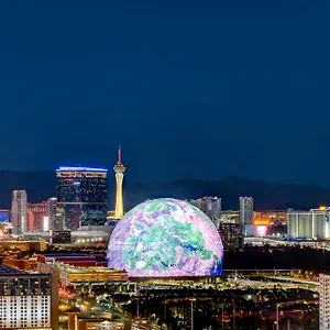 https://mgm-signature-27-805-f1-track-strip-view-balcony.las-vegashotels.net